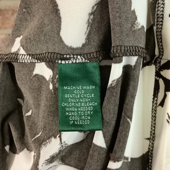 LAUREN RALPH LAUREN V-Neck Sleeveless Dark Brown/White Floral Dress - Picture 5 of 10